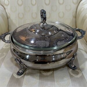 VTG Poole SilverPlate Footed Round Buffet Server w/ Pyrex 3 Qt Glass Dish 815